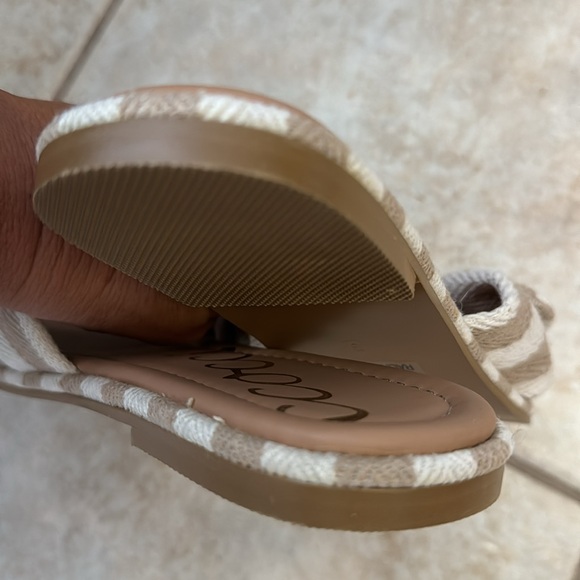 NWOT Sandals - Picture 6 of 8